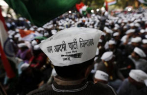 आखिर केजरीवाल क्यों मिलाना चाह रहे हैं कांग्रेस से हाथ?