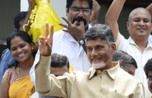 केंद्र के खिलाफ धरने पर बैठे चंद्रबाबू, बोले अपनी मांगों को पूरा कराना हमें आता है…