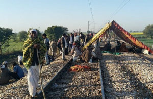राजस्थान आरक्षण की आग में झुलसा, गुर्जरों ने फिर भरी हुंकार, कई ट्रेनों का रूट बदला चार ट्रेनें रद्द