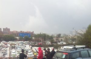 दिल्ली- एनसीआर में तेज बारिश के साथ हुई ओलों की बौछार, एक्सप्रेस वे पर देखिये नज़ारा