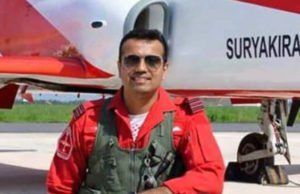 एशिया के सबसे बड़े ऐरो शो के आगाज की पूर्व संध्या पर हुए हादसे में शहीद साहिल गांधी को आसमान में दी गई सलामी