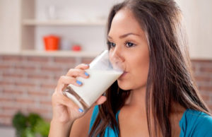 इन चीजों को खाने के बाद कभी भूल से भी न पियें दूध, हो सकती हैं यह बीमारियां…