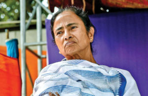 थम गया सियासी ड्रामा, ममता ने समाप्त किया धरना