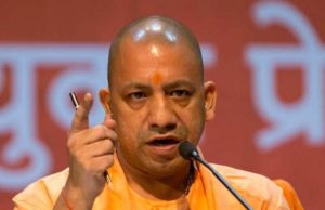 मुख्यमंत्री योगी ममता पर हमला, बोले- सरकार आई तो तख्ती लटकाकर घूमेंगे TMC के गुंडे