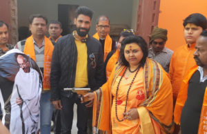 पूजा शकुन गिरफ्तार, महात्मा गांधी के पुतले को मारी थी गोली