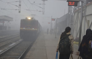 पहले तो नहीं था ऐसा सर्दी का आलम, फाल्गुन में भी कोहरा और गलन