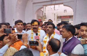 बटेश्वर में बाबा भोले नाथ का भाजपा प्रत्याशी राजकुमार चाहर ने लिया आशीर्वाद