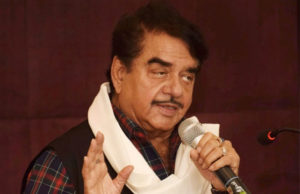 होली के बहाने शत्रुघ्न सिन्हा ने चौकीदार अभियान को लेकर पीएम मोदी पर कसा तंज