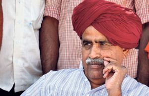 गुर्जर नेता किरोड़ी सिंह बैंसला अपने बेटे विजय बैंसला के साथ बीजेपी में हुए शामिल