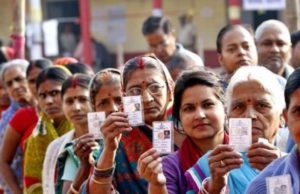 लोकसभा चुनाव: वोटर्स को लुभाने के लिए किया कुछ ख़ास अंदाज़ में स्वागत