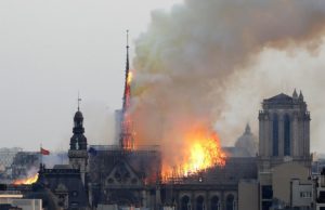 नोट्रे डेम कैथेड्रल जलता रहा 15 घंटे तक, दोबारा 2300 करोड़ में तैयार होगा