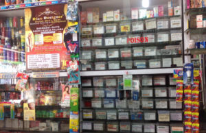 नक्सलियों के गढ़ में 23 साल की कीर्ता दोर्पा ने खोला पहला मेडिकल स्टोर