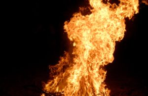 शादी के दो साल बाद दिखा पति का सांवला रंग, जिन्दा जलाया