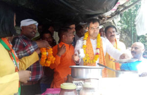 रैपिड तरीके से प्रचार करते दिखे बीजेपी उम्मीदवार प्रवेश