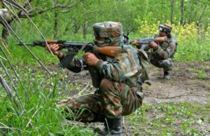 जम्मू-कश्मीर में सुरक्षाबलों और आतंकियों में मुठभेड़, 3 आतंकी ढेर