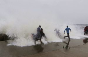 चक्रवाती तूफान ‘फैनी’ ने लिया भयानक रूप, अलर्ट जारी