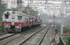 लेडीज कोच के अंदर साइना नेहवाल, क्रिकेटर मिताली राज और अंतरिक्ष यात्री कल्पना चावला की तस्वीरें