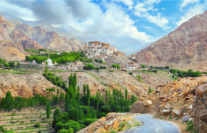 पल भर में मौसम के कई रंगों से रूबरू कराएगा लद्दाख