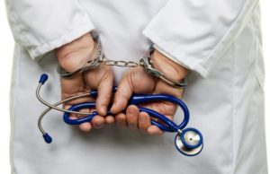 फर्जी डाॅक्टर बन 9 साल में जांचे 90 हजार मरीज, हुआ खुलासा