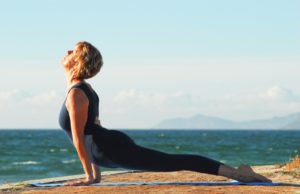 गठिया के दर्द से रहत पाना चाहते है तो करे उर्ध्वामुख श्वानासन