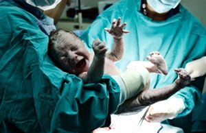 पूजा की प्रसव पीड़ा देख हड़ताली डॉक्टरों का दिल पसीजा, कराई डिलिवरी