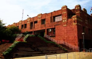 JNU: इंटरव्यू में ना बुलाने पर स्टूडेंट्स ने की शिकायत