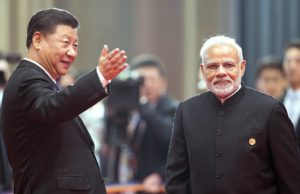 पीएम नरेंद्र मोदी के सम्मान में किर्गिस्तान के राष्ट्रपति ने पकड़ा छाता