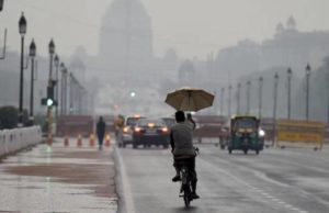 दिल्ली में हल्की बारिश, लेकिन गर्मी से अभी राहत नहीं
