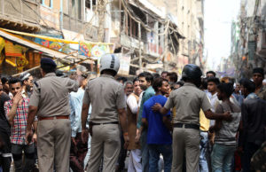 दिल्ली के हौज काजी इलाके के धार्मिक स्थल में हुई तोड़फोड़