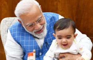 मोदी ने सांसद सत्यनारायण जटिया के पोते के साथ की फोटो पोस्ट