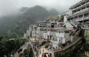 जम्मू-कश्मीर में बारिश के कारण वैष्णो देवी यात्रा के मार्ग बाधित