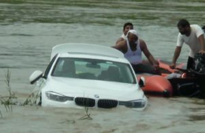 जगुआर नहीं दिलाई तो बेटे ने नदी में बहा दी BMW कार