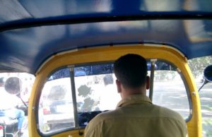 बिहार में सीट बेल्ट ना पहनने पर ऑटो ड्राइवर का काटा चालान
