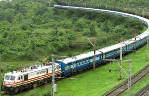 दीपावली के दौरान भीड़ को देखते हुए ट्रेनों की क्षमता बढ़ाने का फैसला