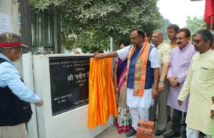 महापौर ने किया अदनबाग कॉलोनी की निर्माणाधीन सड़क का शिलान्यास
