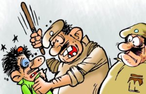 यूपी: पुलिस पिटाई से आम जनता हुई परेशान