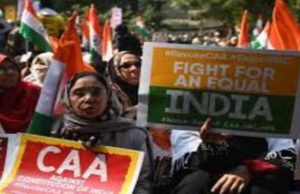 शाहीन बाग: प्रदर्शनकारियों के खिलाफ सड़क पर उतरे लोग