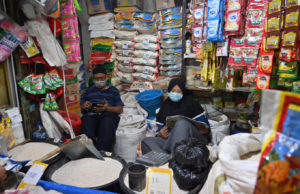 शर्त सहित नॉन-हॉटस्पॉट्स में गैरजरूरी सामानों की दुकानें भी खुल सकेंगी: गृह मंत्रालय