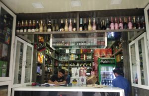 शराब ठेकों पर भीड़ को लेकर अखिलेश ने सरकार पर तंज