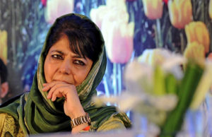 महबूबा को बदजुबानी पड़ी भारी, पार्टी में अंतर्कलह से मची भगदड़