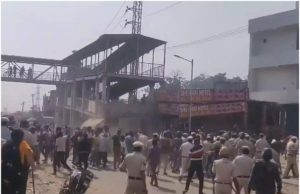 निकिता के पक्ष में महापंचायत में मचा बवाल, पुलिस ने किया लाठीचार्ज