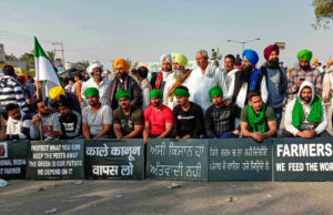 अपनी जिद पर अड़े आंदोलनकारी किसान, कहा-न खुद जायेंगे न किसी को जाने देंगे