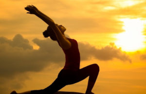 सूर्य नमस्कार रखे रोगों से दूर, जानिए योग के फायदे