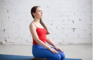 बालों को झड़ने से बचाना है, तो करें ये योग