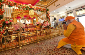 किसान आंदोलन के बीच पीएम ने गुरूद्वारे में की अरदास