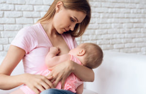 स्तनपान नवजात की रोग प्रतिरोधक क्षमता बढ़ाकर तमाम रोगों से दिलाता है निजात