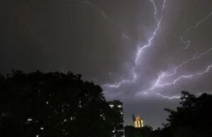 अलर्ट: यूपी में बारिश के साथ आंधी तूफान और आकाशीय बिजली गिरने की संभावना