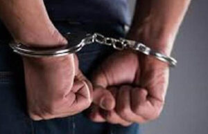 बेटी माँ की दबगई कार से कार में टक्कर