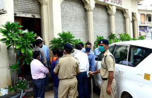 पॉलिटिकल फंडिंग मामले में इनकम टैक्स की टीम ने देशभर में मारे छापे