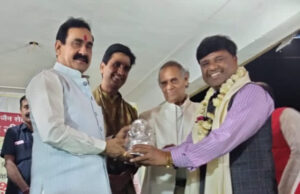 राजाखेड़ा में जुटे अनेक साहित्यिक व सियासी दिग्गज़